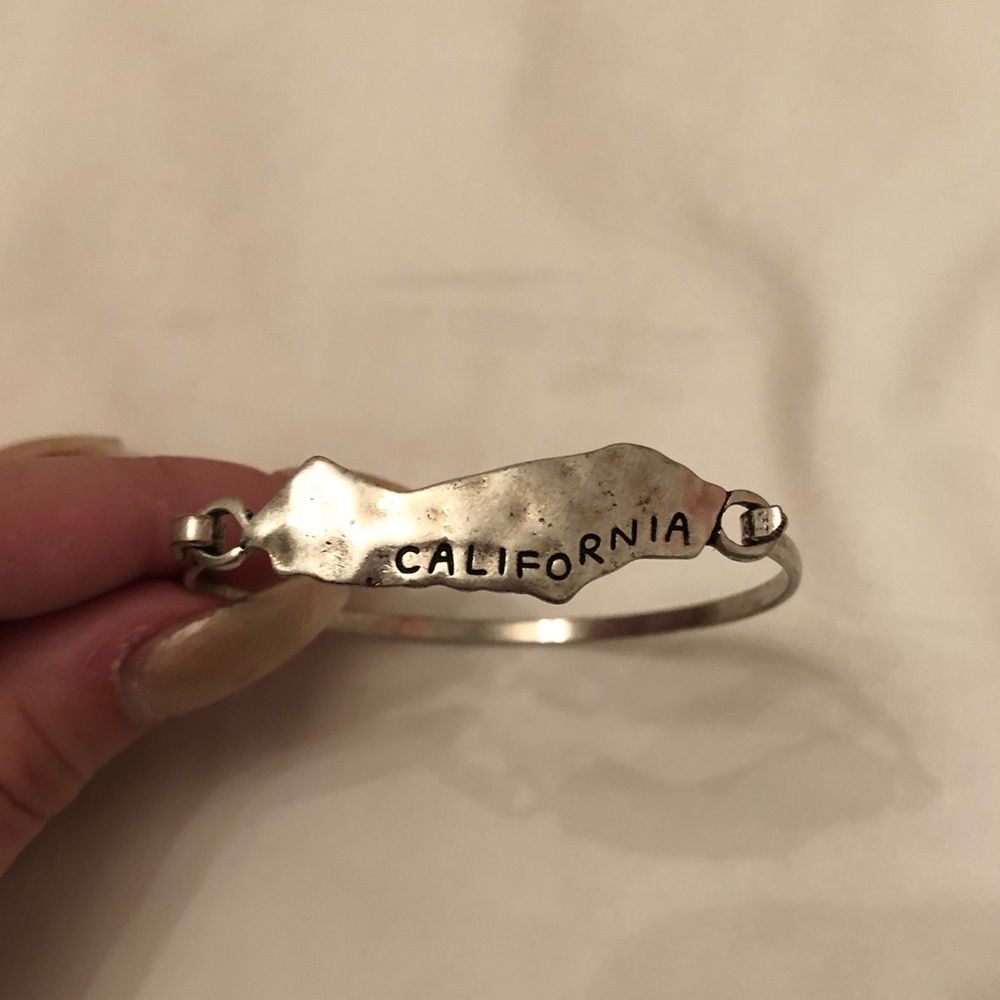 Silver California bracket